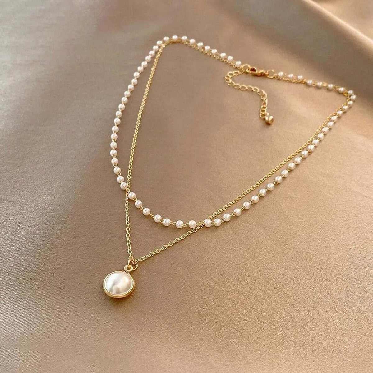 Shiny Pearl Necklace