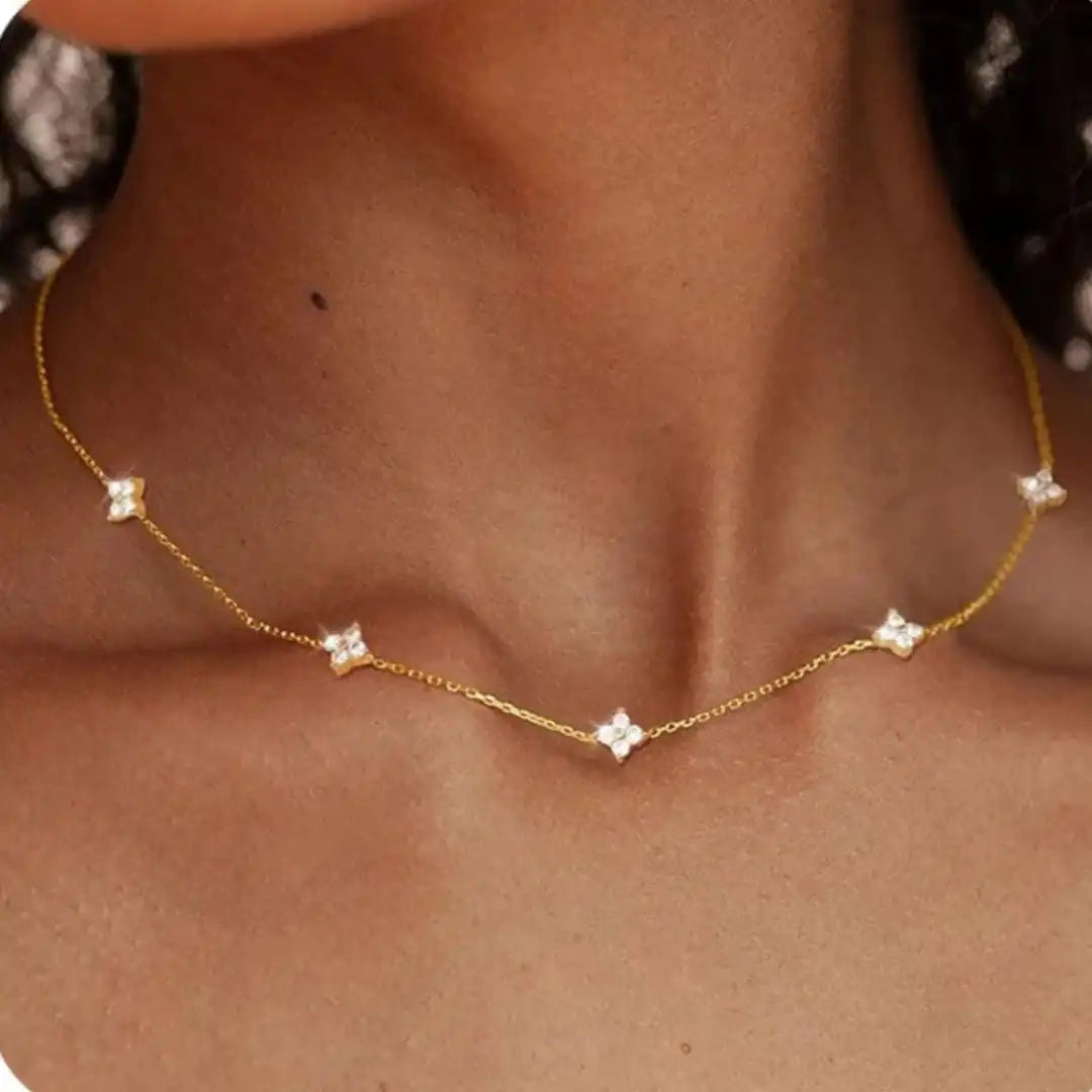 Beautiful Flower Inlaid Zirconia Necklace