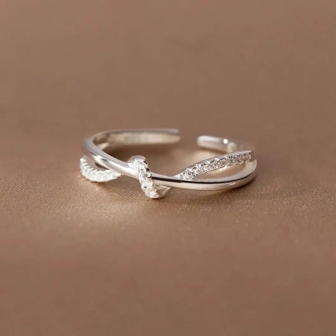 Classic Knot Ring