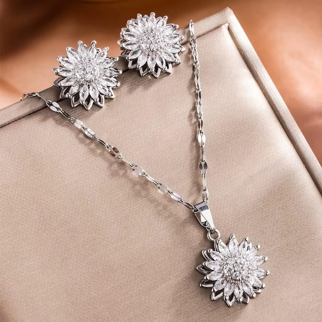 Trendy Silver Sunflower Zircon Necklace & Earring Set